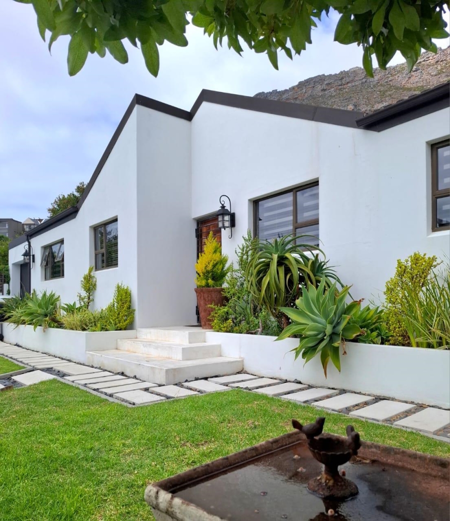 3 Bedroom Property for Sale in Lakeside Western Cape